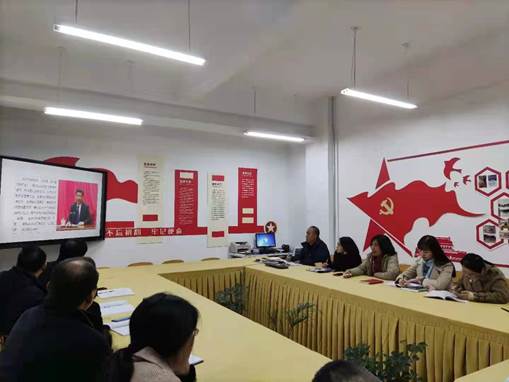 會(huì)議室里的人們描述已自動(dòng)生成